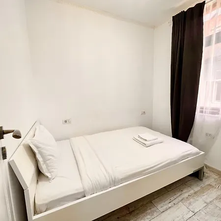 Point 0 Apartment *